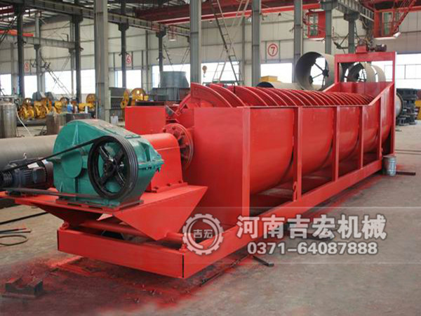 但使中心区域气流的轴向速度显著增加