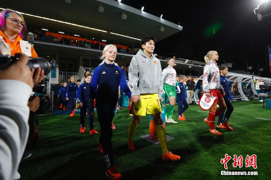世界杯小组赛揭幕战中国女足0:1负丹麦,末段定