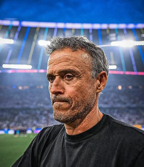 巴黎圣日耳曼主帅恩里克打造20人全能体系颠覆传