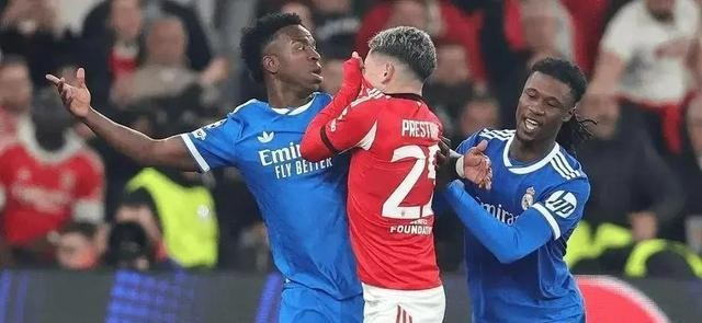 皇马欧冠出局引更衣室矛盾，维尼修斯争议行为