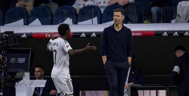 皇马欧冠出局引更衣室矛盾，维尼修斯争议行为