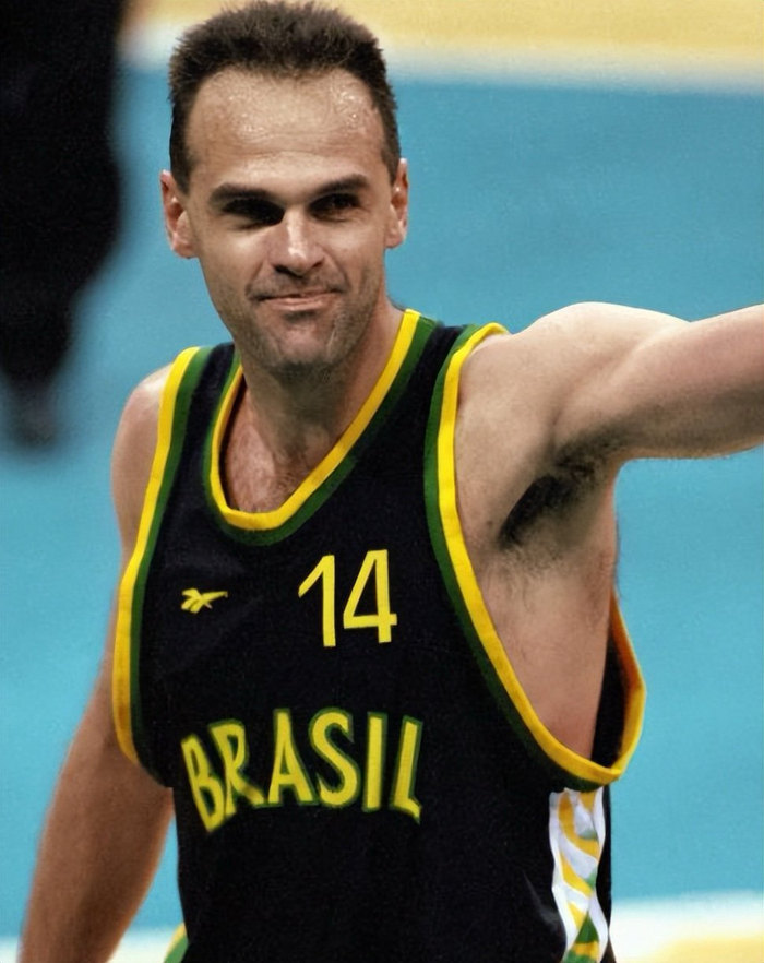 巴西篮球传奇奥斯卡-施密茨去世，享年68岁，生