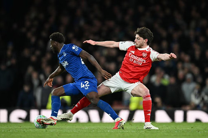 阿森纳小将闪耀赛场 创造历史之夜