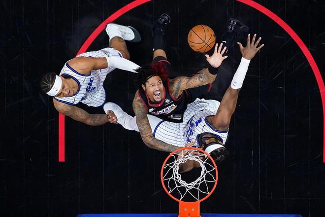 马克西爆发率队掀翻魔术 76人晋级季后赛