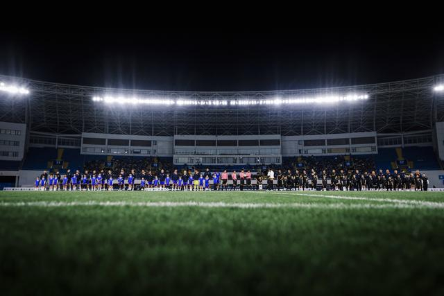 申花传奇莫雷诺范志毅沪上对决，绿茵情怀再现