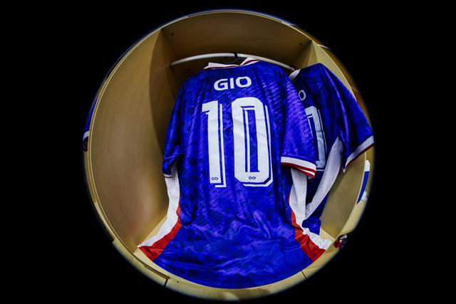 申花传奇莫雷诺范志毅沪上对决，绿茵情怀再现