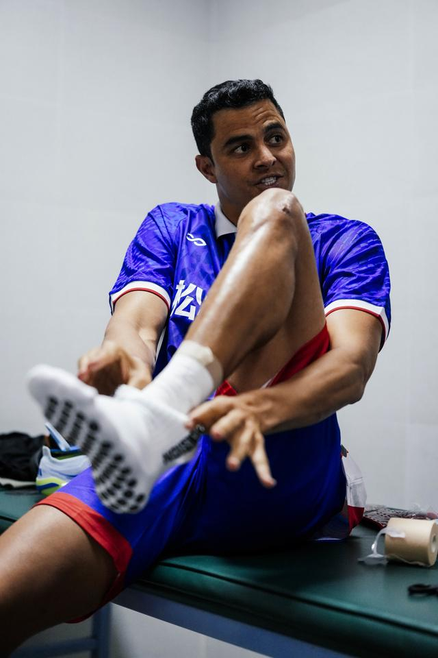 申花传奇莫雷诺范志毅沪上对决，绿茵情怀再现