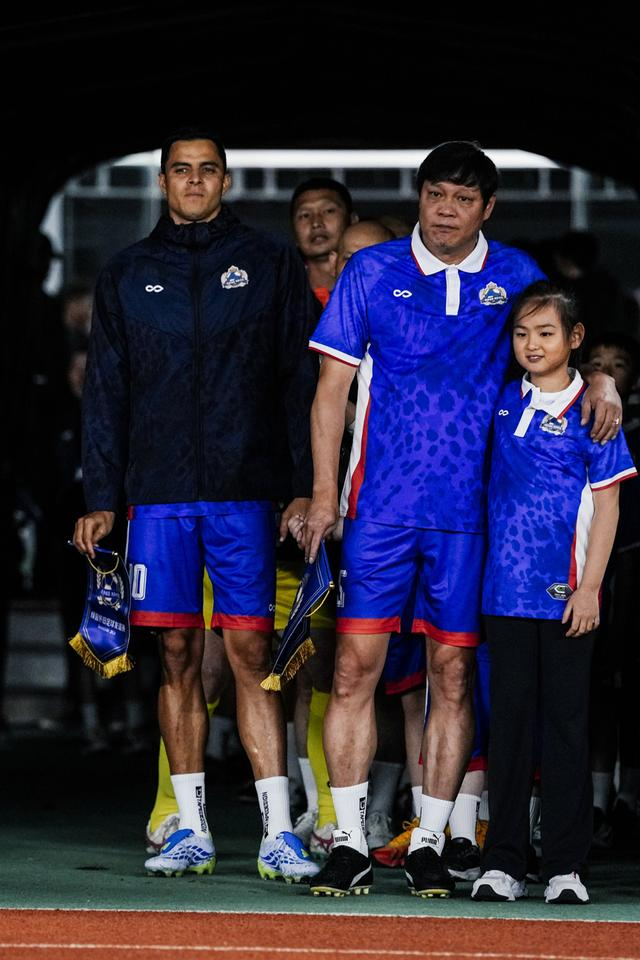 申花传奇莫雷诺范志毅沪上对决，绿茵情怀再现