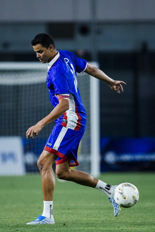 申花传奇莫雷诺范志毅沪上对决，绿茵情怀再现