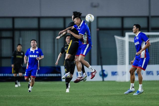 申花传奇莫雷诺范志毅沪上对决，绿茵情怀再现