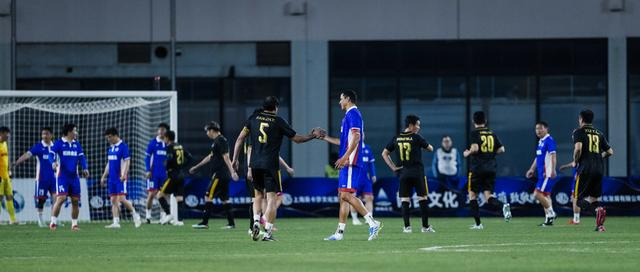 申花传奇莫雷诺范志毅沪上对决，绿茵情怀再现